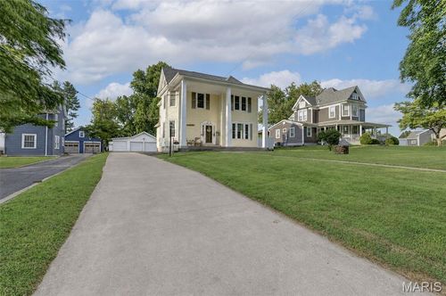 812 E Washington St, Pittsfield, IL, 62363-1551 | Card Image