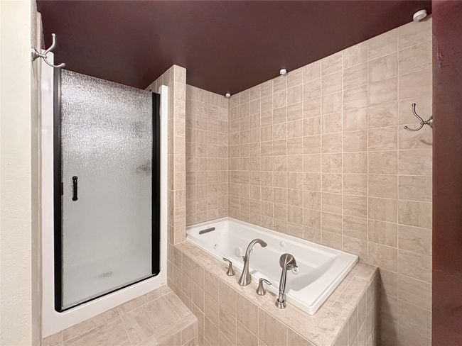 Shower and Tub | Image 15