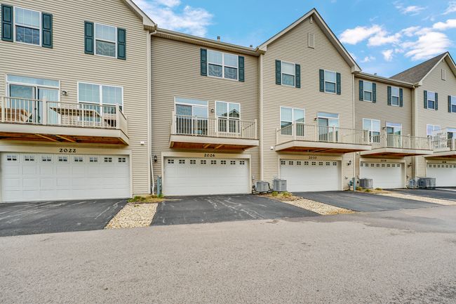 2026 Stuttle Rd, Townhouse with 2 bedrooms, 3 bathrooms and 4 parking in Batavia IL | Image 4