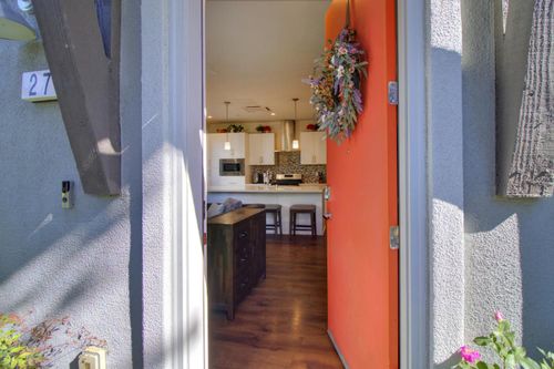 278 Log Pond Ln, Sacramento, CA, 95818-1137 | Card Image