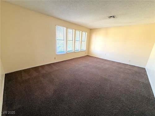 33-2080 Karen Ave, Las Vegas, NV, 89169-1776 | Card Image