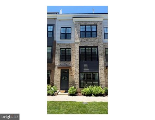 7361 Blade Dr, FALLS CHURCH, VA, 22042-3229 | Card Image