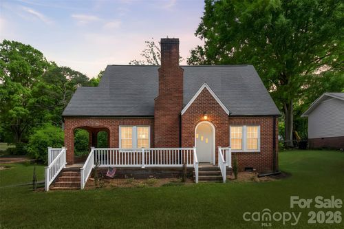 121 W 11th St, Oakboro, NC, 28129-9342 | Card Image