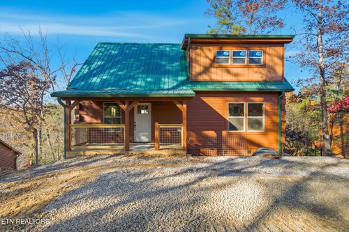 586 Chickasaw Gap Way, Pigeon Forge, TN, 37863 | Card Image