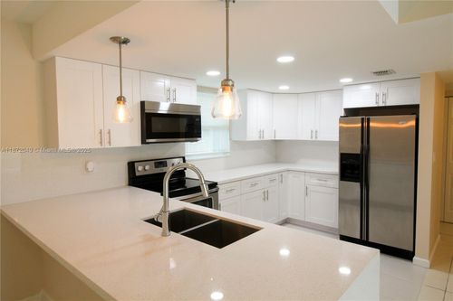 apt-f207-9359 Fontainebleau Blvd, Miami, FL, 33172-4227 | Card Image