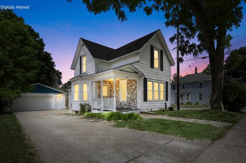 547 Forest St, Hartford, WI, 53027 | Card Image