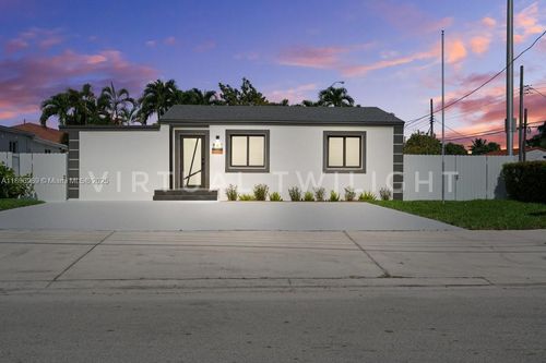 841 Se 11th Pl, Hialeah, FL, 33010-5829 | Card Image
