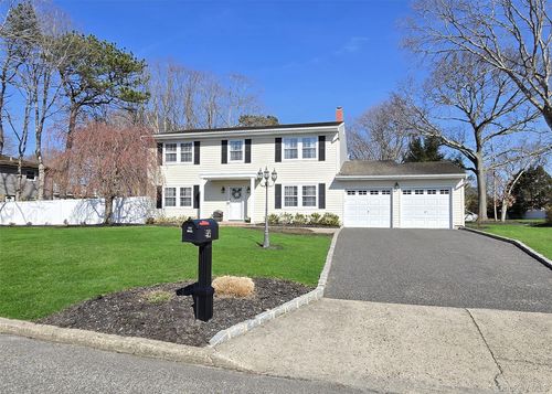 29 Loebel St, Selden, NY, 11784-2216 | Card Image