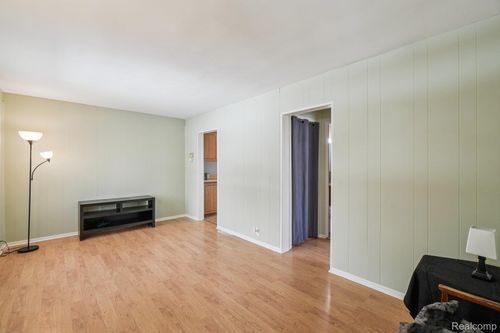 23139 Reynolds Ave, Hazel Park, MI, 48030-1478 | Card Image