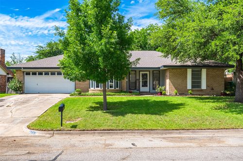 6737 Fair Meadows Dr, North Richland Hills, TX, 76182-7602 | Card Image