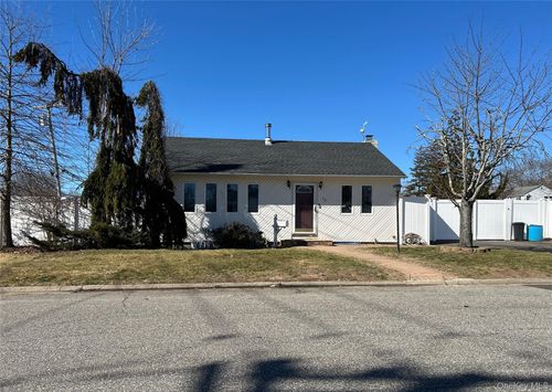 30 Jenkins Ave, North Babylon, NY, 11703-5010 | Card Image