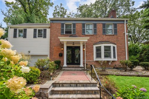 134 Wooleys Ln, Great Neck, NY, 11023-2301 | Card Image