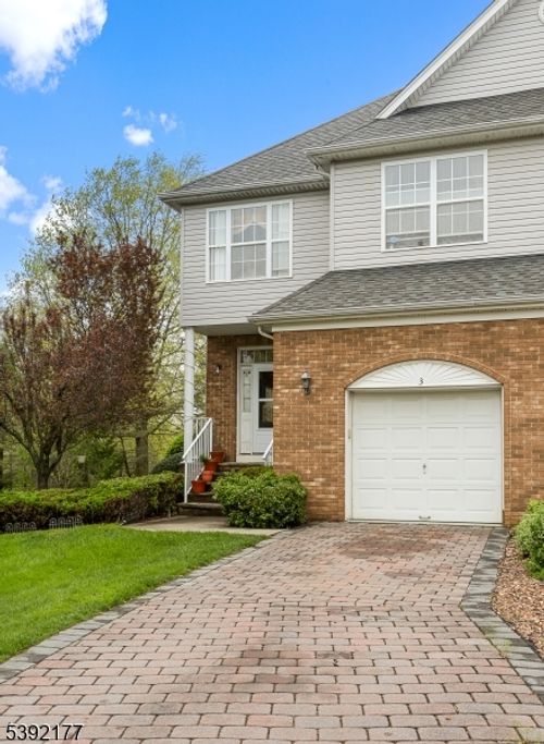 3 Keats Ct, East Windsor, NJ, 08520-4680 | Card Image