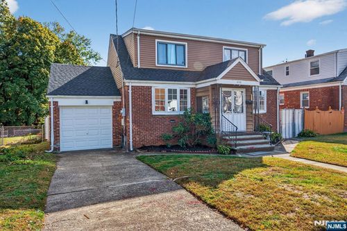 220 Hillman Dr, Elmwood Park, NJ, 07407-1345 | Card Image