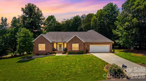 4305 Cottingham Dr, Hickory, NC, 28602-8983 | Card Image