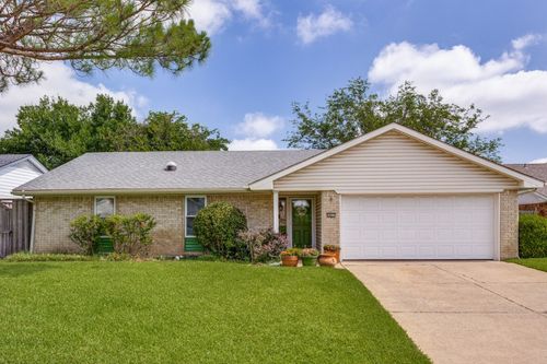 2817 Elk Grove Rd, Carrollton, TX, 75007-5437 | Card Image