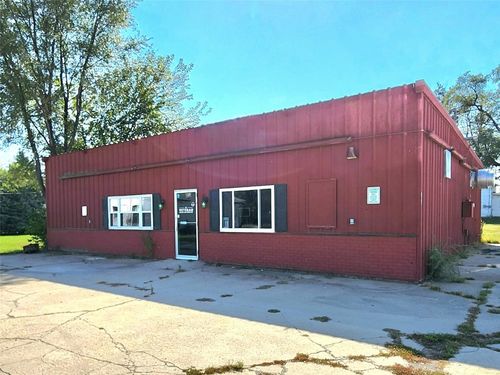 594 Eastern Ave, Marengo, IA, 52301-1704 | Card Image