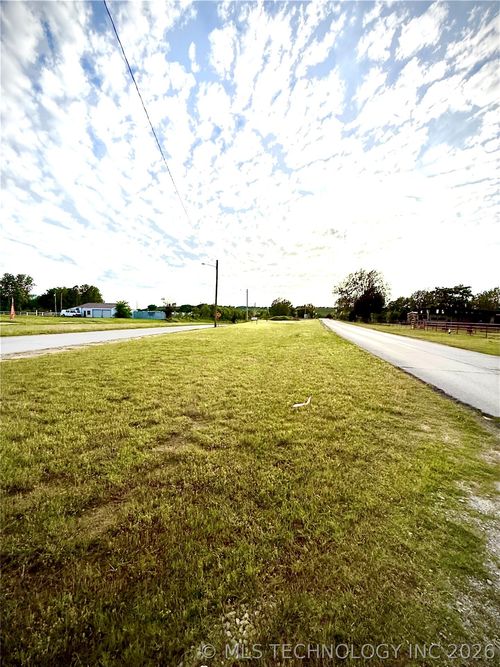 805 Robertson Hwy, Henryetta, OK, 74437 | Card Image