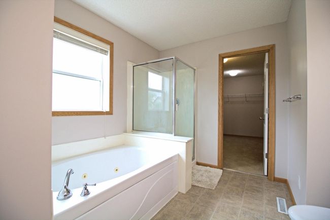 Huge Soaking Tub | Image 13