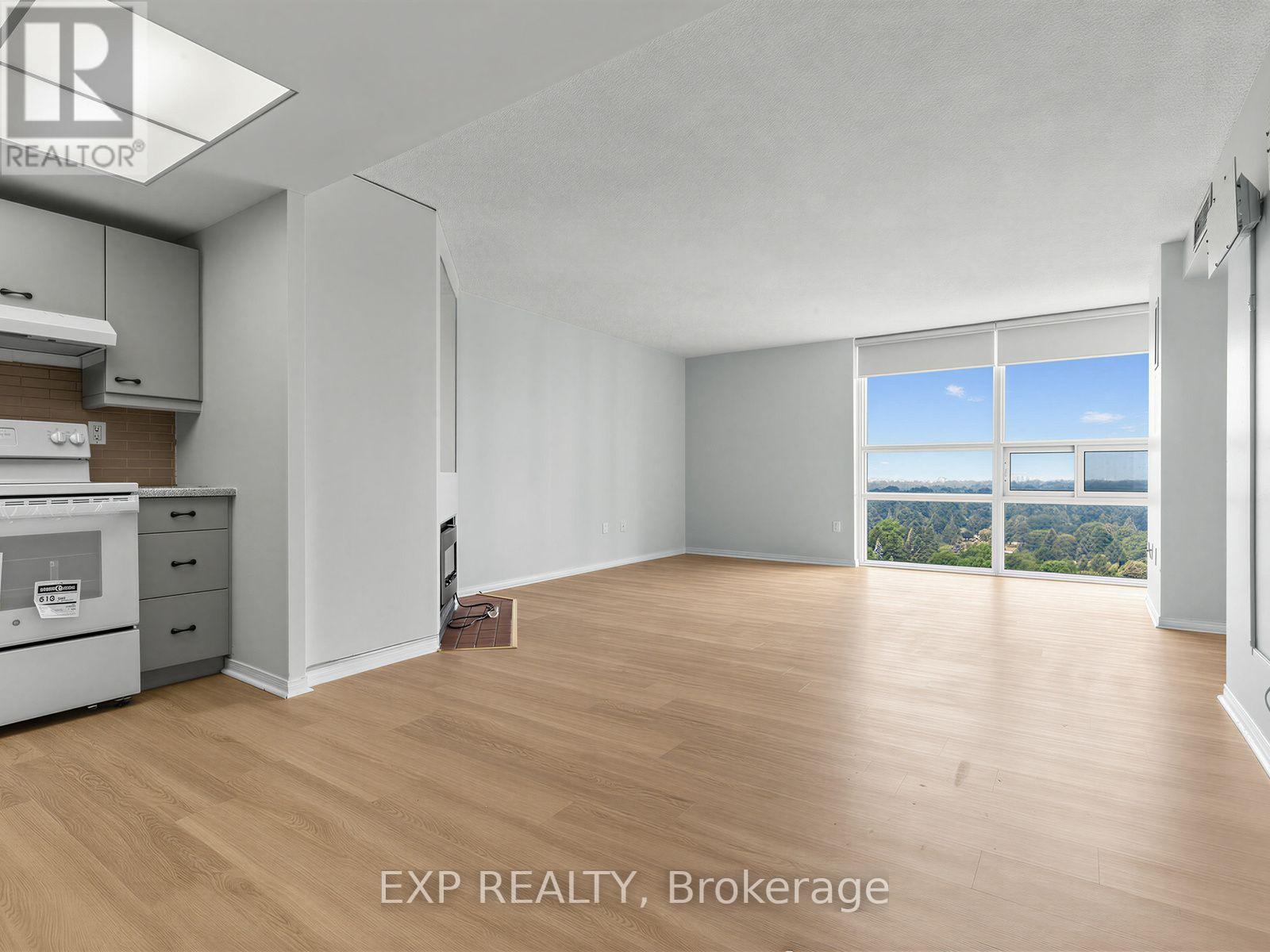 Residential Lease in Toronto (Lansing-Westgate) 3