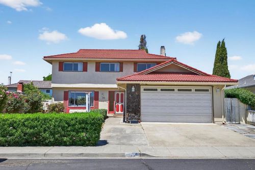 135 Lonetree Ct, Milpitas, CA, 95035-6736 | Card Image