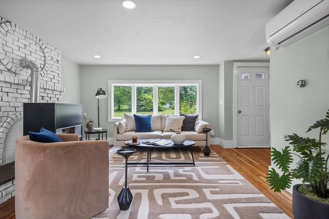 213 Thurston St, House other with 3 bedrooms, 1 bathrooms and 6 parking in Wrentham MA | Image 4