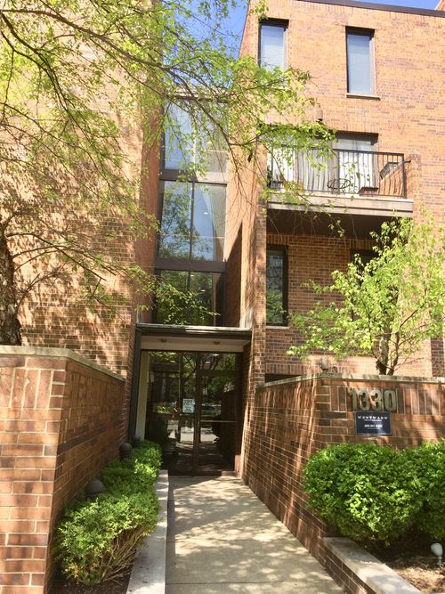 300-1330 N La Salle Dr, Chicago, IL, 60610-1926 | Card Image