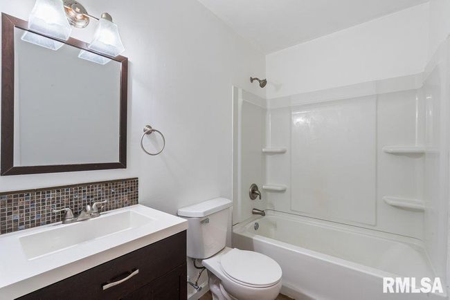 APT-4 - 3069 4 Th St, Condo with 2 bedrooms, 1 bathrooms and null parking in Moline IL | Image 9