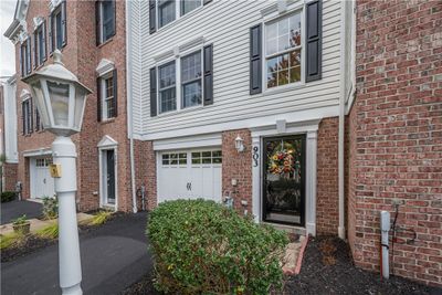 903 Montclair Dr, Townhouse with 3 bedrooms, 2 bathrooms and 1 parking in Coraopolis PA | Image 3