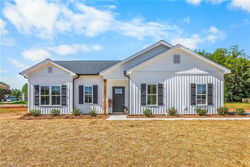 7946 Glade St, Rural Hall, NC, 27045-9150 | Card Image