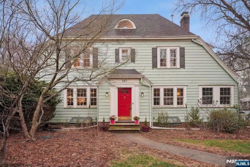 391 Up Mountain Avenue, Montclair, NJ, 07043 | Card Image