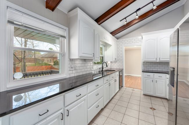 596 Russell Rd, House other with 3 bedrooms, 2 bathrooms and 3 parking in Jackson TN | Image 15