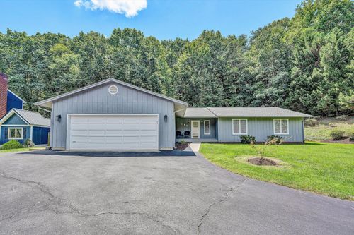180 Forest Dr, Salem, VA, 24153-6860 | Card Image