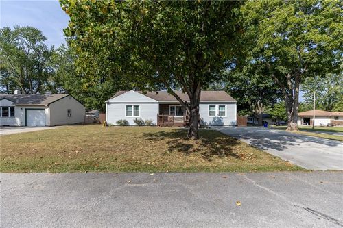 701 Sw 17th St, Blue Springs, MO, 64015-4137 | Card Image