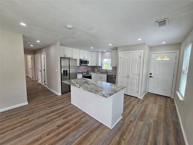 5519 Arlington Park Dr, House other with 3 bedrooms, 1 bathrooms and null parking in Dallas TX | Image 5