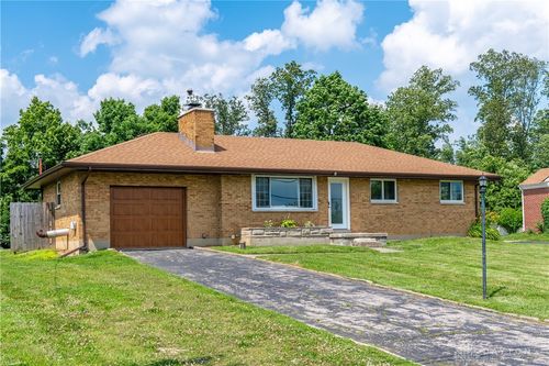 3976 Graham Dr, Beavercreek, OH, 45431-2306 | Card Image