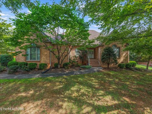 823 Royal View Dr, Maryville, TN, 37801-8683 | Card Image