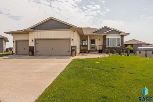 2604 S Ronell Cir, Sioux Falls, SD, 57106-7313 | Card Image