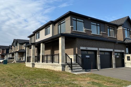 221 Gretsch Rd, Gloucester, ON, K1T0V6 | Card Image