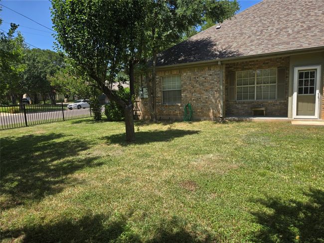Back yard | Image 32