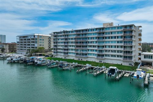 apt-5d-223 Island Way, CLEARWATER BEACH, FL, 33767-2254 | Card Image