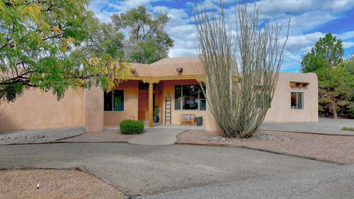 337 Nara Visa Ct Nw, Los Ranchos, NM, 87107-6155 | Card Image