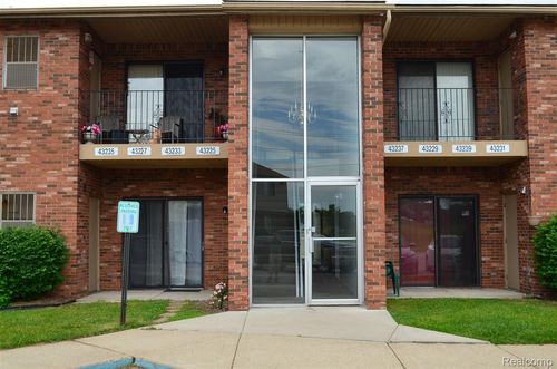 43237 Cape Dr, Sterling Heights, MI, 48313-2334 | Card Image