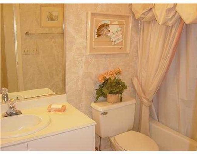 APT-308 - 4201 N Ocean Blvd, Condo with 2 bedrooms, 2 bathrooms and null parking in Boca Raton FL | Image 8