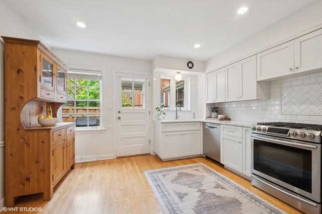 2546 Marcy Ave, Townhouse with 3 bedrooms, 2 bathrooms and 2 parking in Evanston IL | Image 8