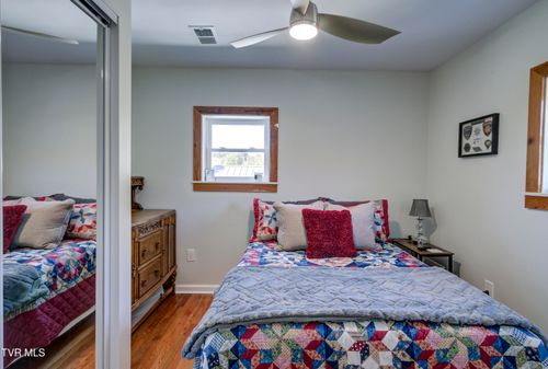 313 Bay St, Mount Carmel, TN, 37645-3902 | Card Image