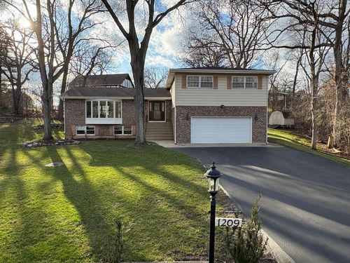 1209 Appaloosa Trl, McHenry, IL, 60051-7802 | Card Image