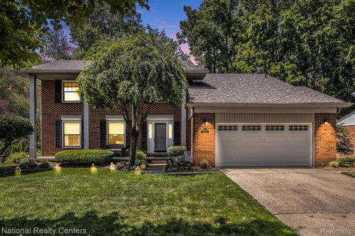 8979 Woodberry Road Road, Plymouth, MI, 48170 | Card Image