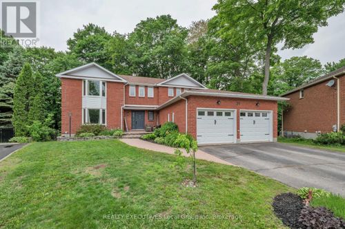 31 Robinhood Crt, North Bay, ON, P1C1L2 | Card Image