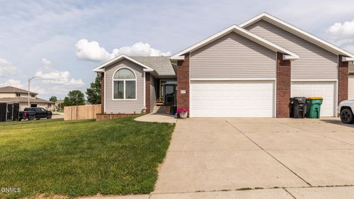 4929 Fountainblue Dr, Bismarck, ND, 58503-8855 | Card Image